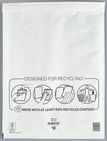 SH00235 PADDED ENVS WHITE K7